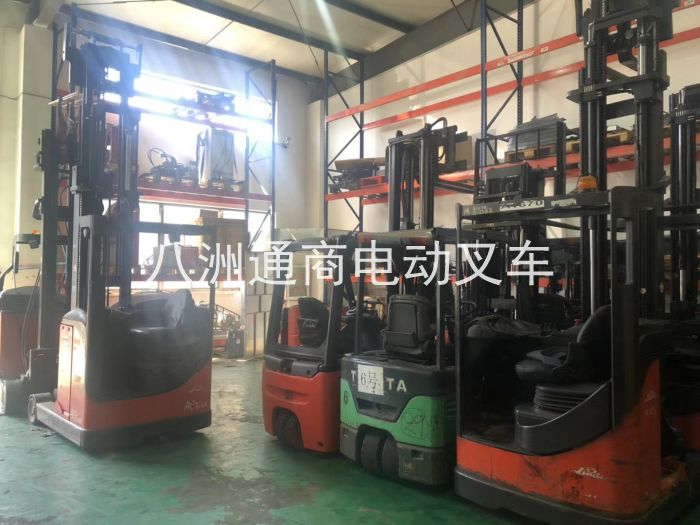 德國(guó)原裝進(jìn)口二手林德電動(dòng)叉車(chē) (17)